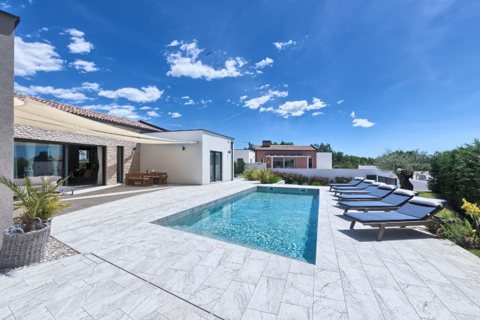 TIMING IS EVERYTHING! WHEN TO BOOK A VILLA IN ISTRIA WITH A POOL?, Villa Arya Juršići